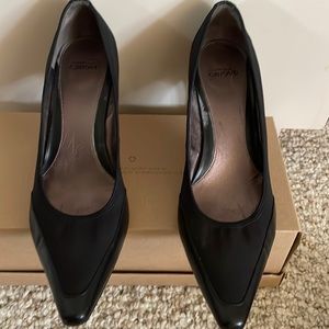 Half leather and material black pumps